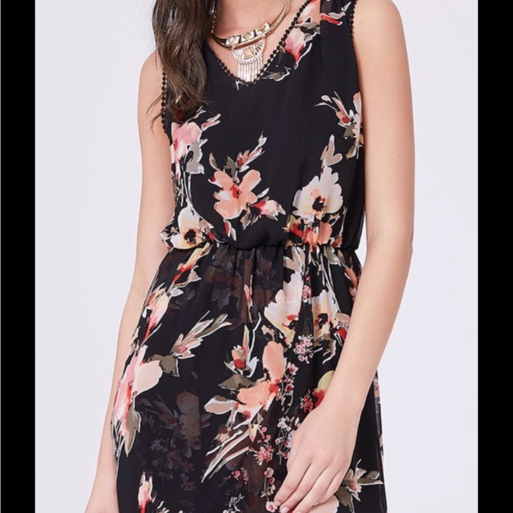 Sleeveless Floral High Low dress from Melanie Lynn, Size 14, NWT.
